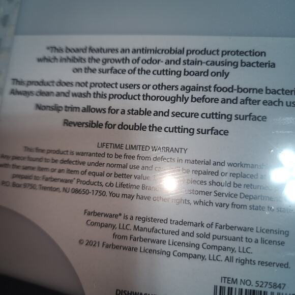 FARBERWARE NWT CUTTING BOARD & MEASURING CUPS SET - Picture 6 of 6